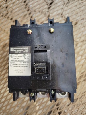Square D Q2L3225 Circuit Breaker 3 Pole 225 Amp 240VAC NOS in open box.