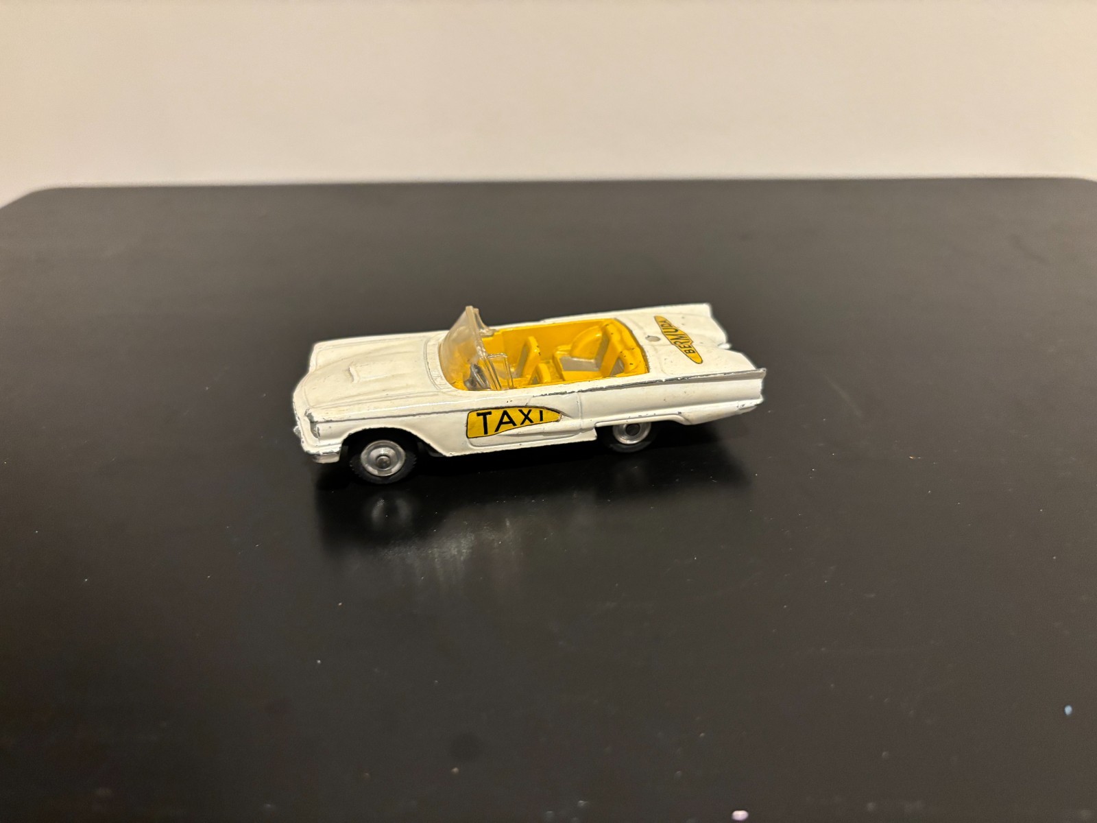 Corgi 430, Bermuda Taxi - Free Price Guide & Review