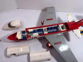 LEGO Town: Plane and partial tower from Airport 3182 (2010) see description