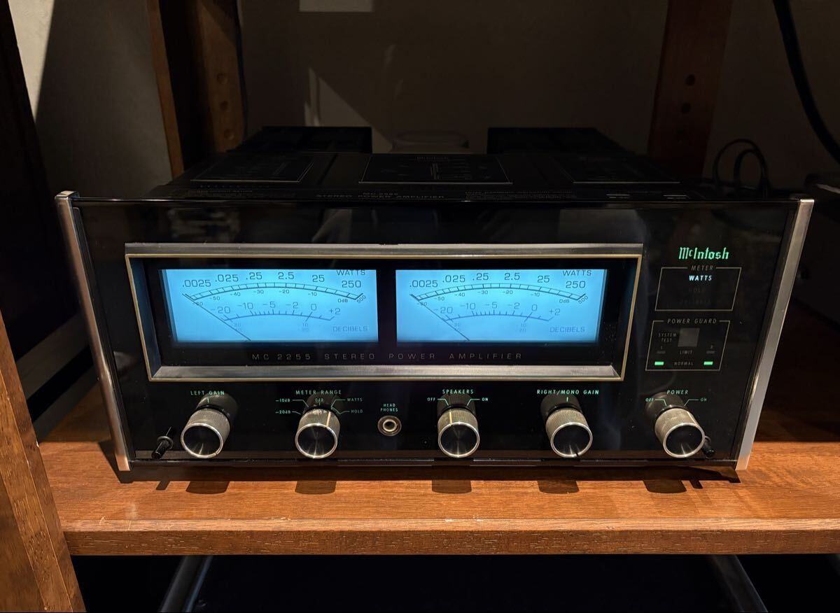 McIntosh MC2255 2-Channel Solid State Stereo Power Amplifier