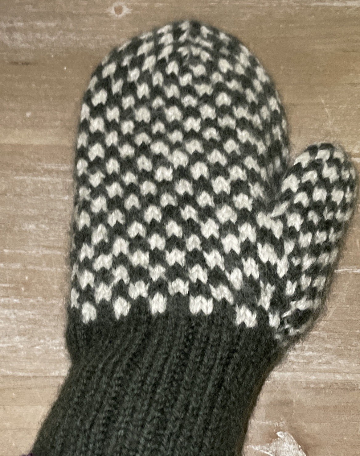 Green & White Houndstooth Pattern Cuff Hand-Knit … - image 6