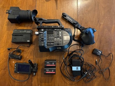 Sony PXW-FS7 Mark II 4K Cinema Camera   834 Hours  Batteries, Shoulder Rig +++