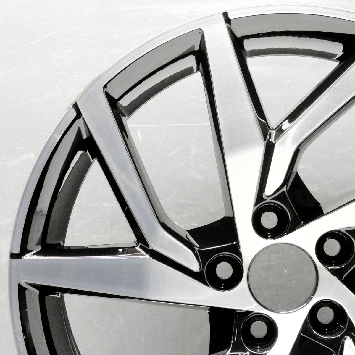 Genuine Volvo 18-inch 5-y Spoke Black Diamond Cut Alloy