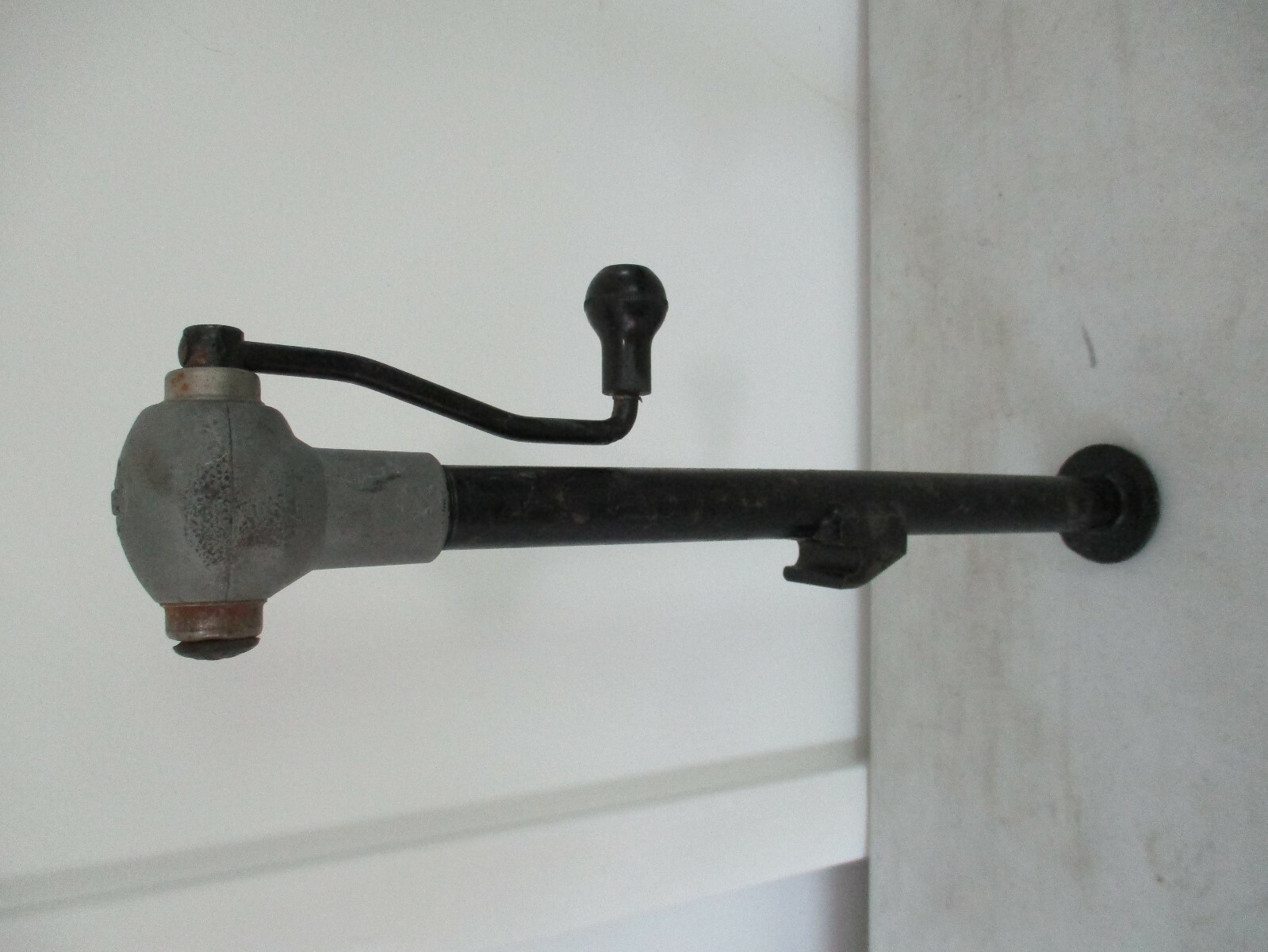 Rolls-Royce Bentley Bevelift Jacking Systems car jack (1946 - 1959)