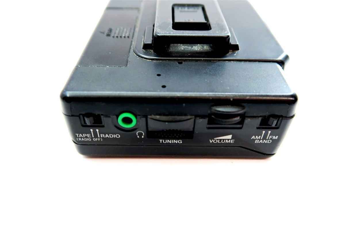 Vintage SONY FM AM CASSETTE WALKMAN WM-F2065 Radio Works