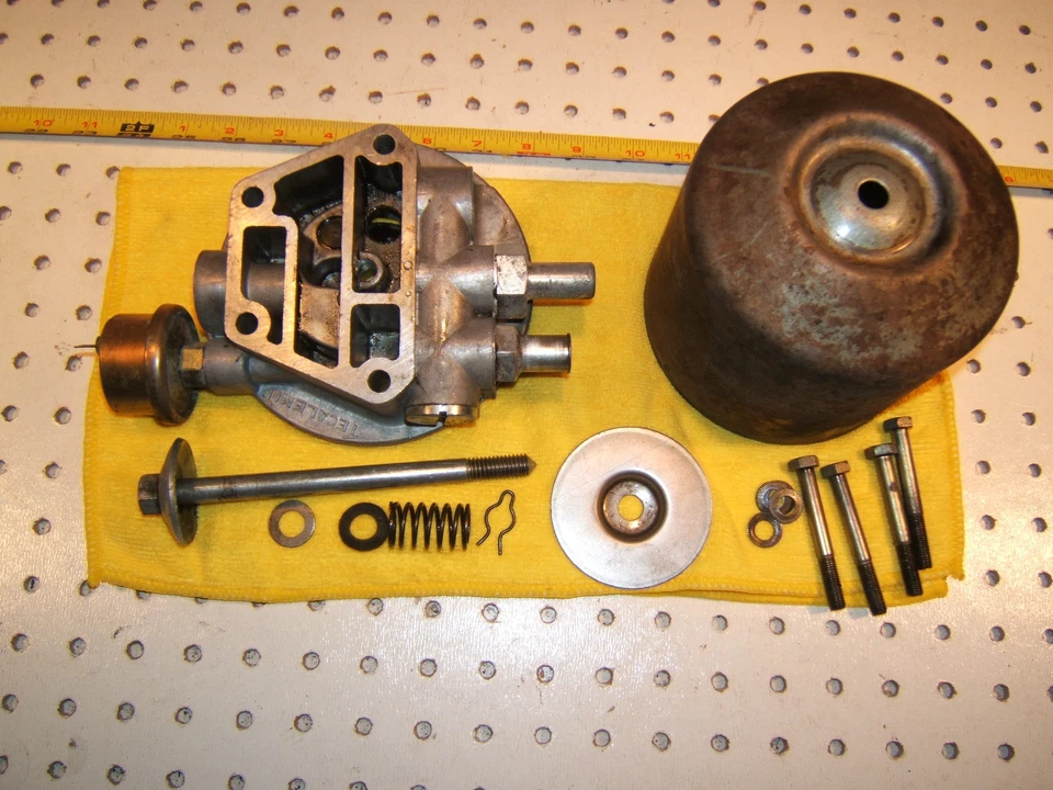 Jaguar 1969 XJ6 Serie 1 6 cil 4,2 TECALEMIT Filtro de aceite 1 carcasa, sensor y pernos Foto 2 de 4