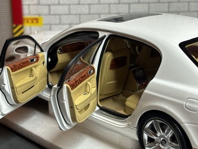 1:18 *BOXED MINICHAMPS 2005 BENTLEY CONTINENTAL FLYING SPUR WHITE