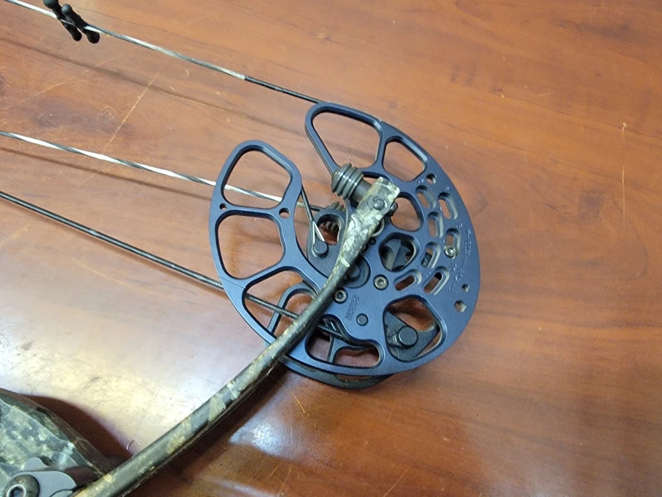 Arco compuesto para mano derecha PSE MACH X CAMO Foto 3 de 4