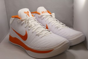 kobe ad tb white orange