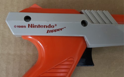 Vintage 1985 Nintendo NES Zapper Duck Hunt Gun Authentic NES-005 OEM Works CRT - Picture 2 of 4