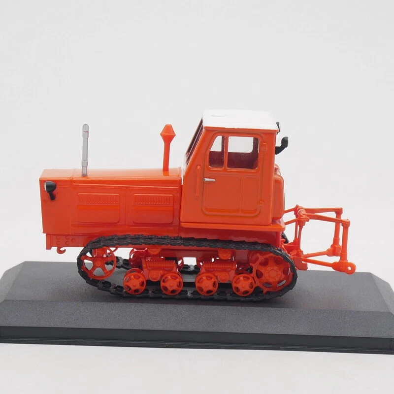 1:43 IXO ATZ T-4A Crawler Tractor Farm Vehicle Construct Machines Diecast Model - Image 3 of 4