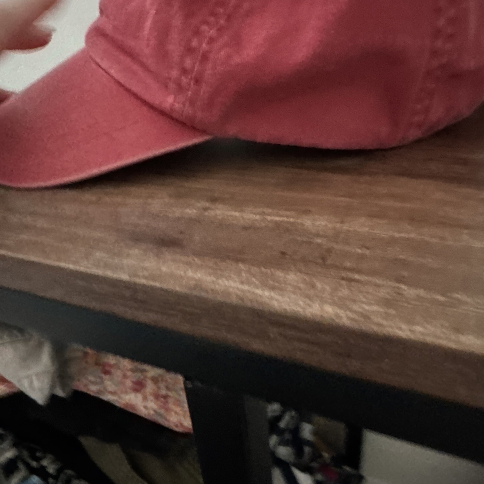 Polo Ralph Lauren cappello rosso berretto cinturino schiena pony invecchiato dissolvenza preppy papà trendy
