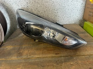 Faro de xenón original derecho faro Ford Focus MK3 ST negro
