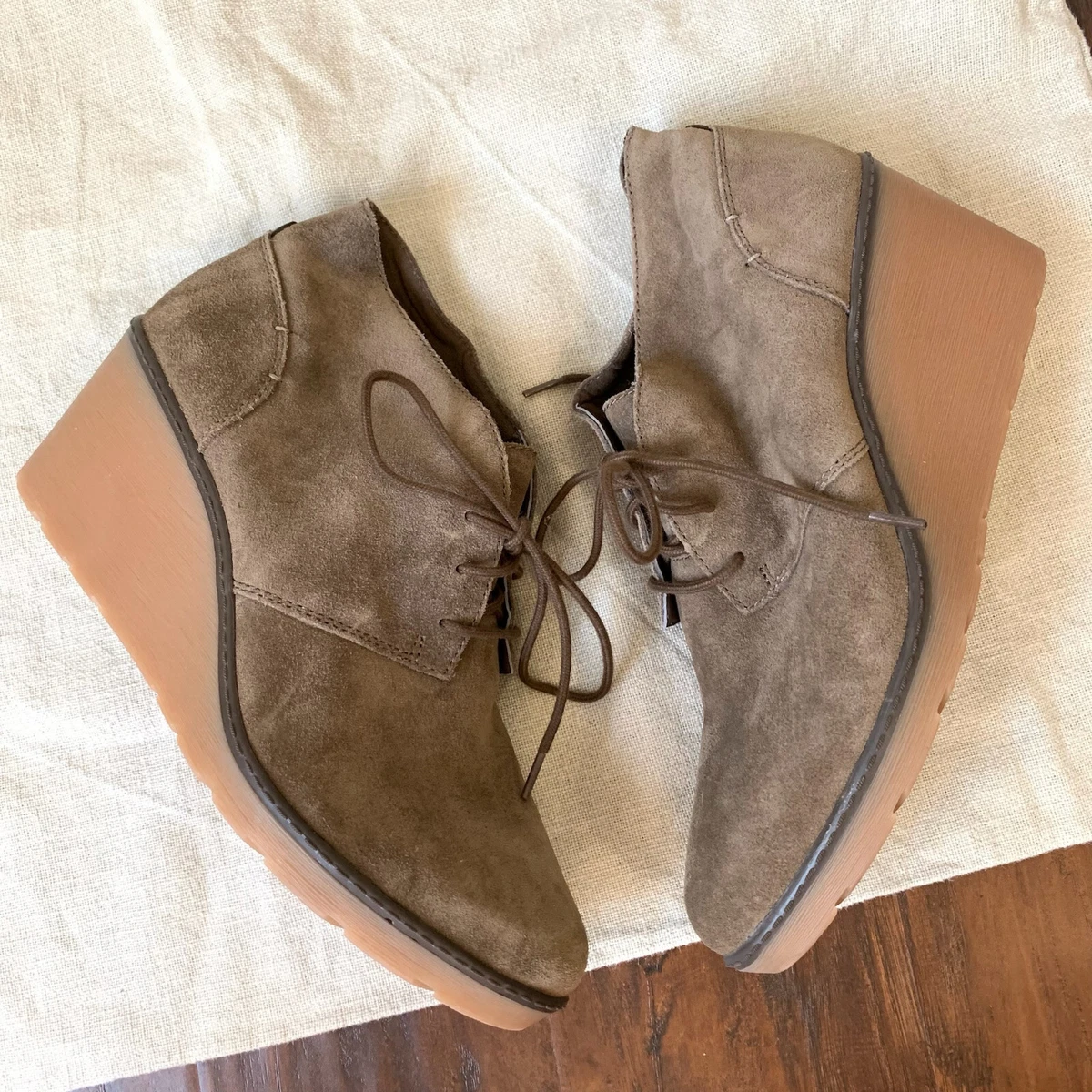 NWOB CLARKS HAZEN CHARM Wedge Boots Chukka Booties Olive Leather