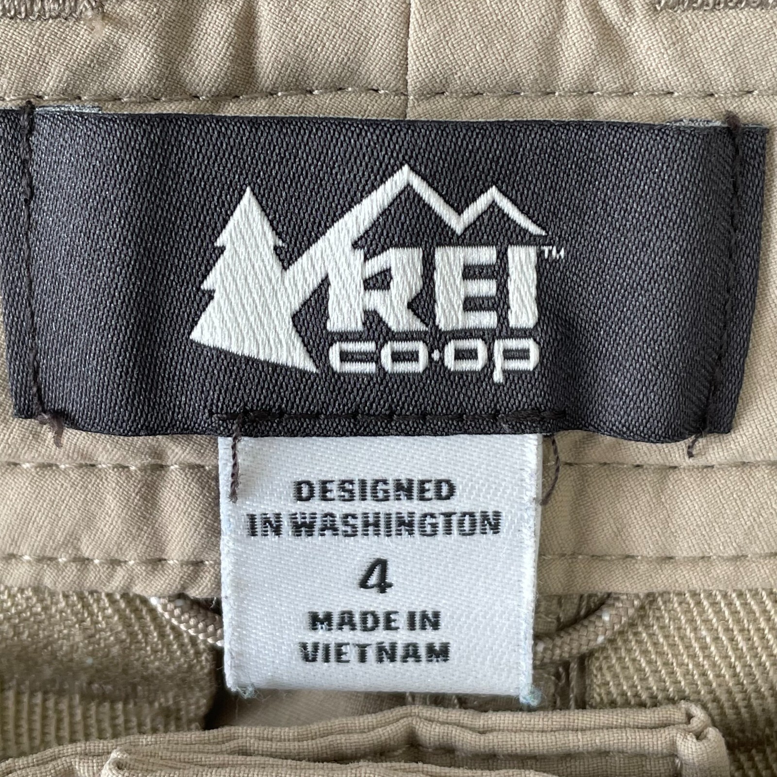 REI Co Op Sahara Cargo Shorts Women 4 Beige Nylon Rel… Gem