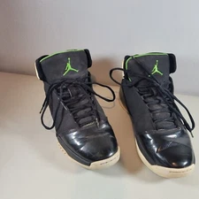 Nike Air Jordan Men's Shoes Size 10.5 Black/Green Jumpman Sneakers Yellowed Flaw