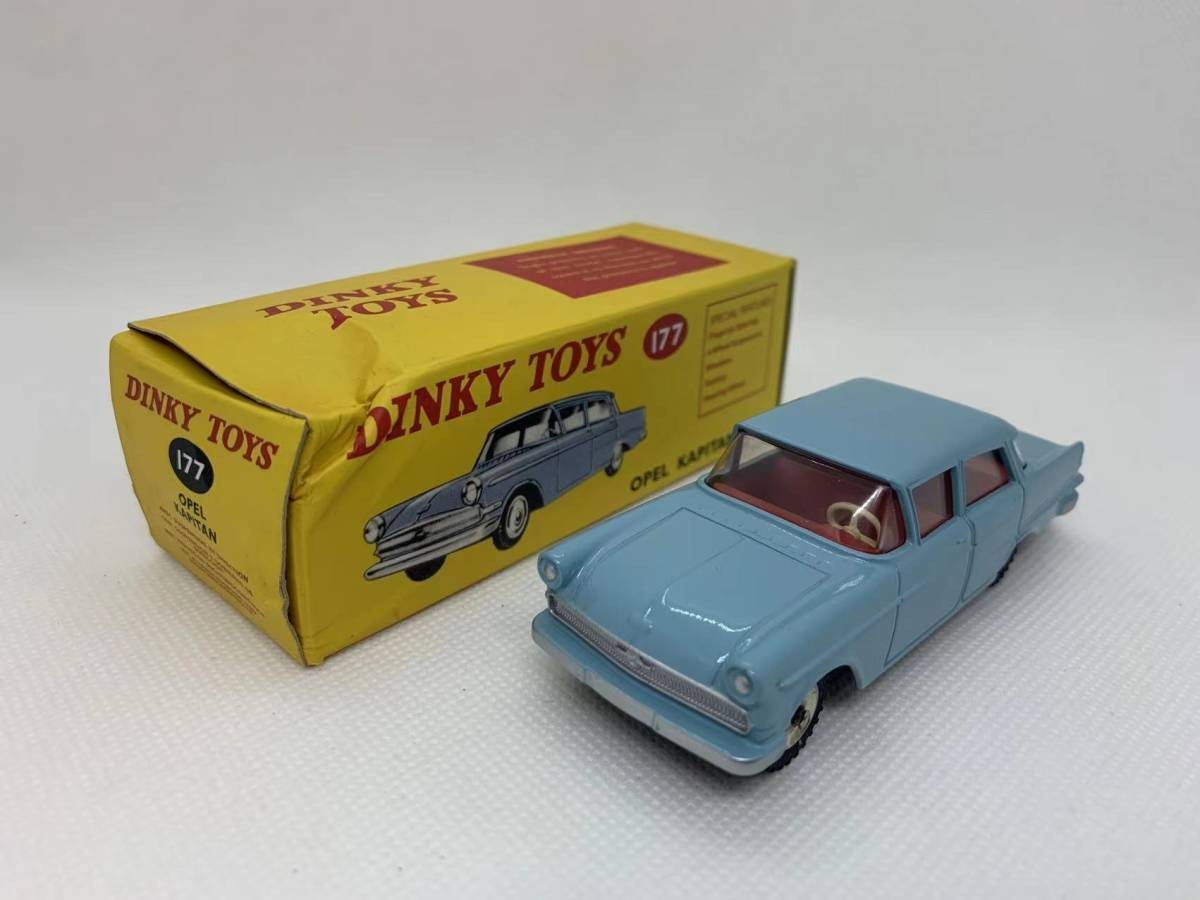DINKY TOYS England : Opel Kapitan, réf. 177, couleur bleu clair, dans