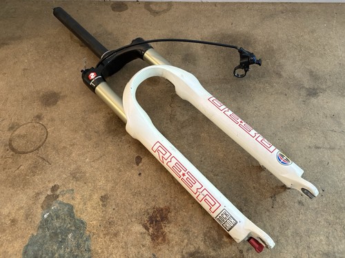 Fourche RockShox Reba Black Box – Carbone 26″ – DISC 1/8 – WC – Blanc