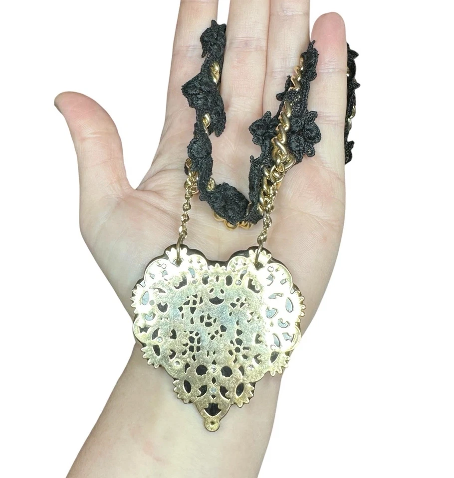 BETSEY JOHNSON Gold Tone LOVE ME Lg Heart CROCHETED Choker NECKLACE Steam Punk - Image 2 of 4
