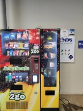 NATURALS 2 GO N2G4000 COMBO SODA / SNACK VENDING MACHINE GREAT CONDITION