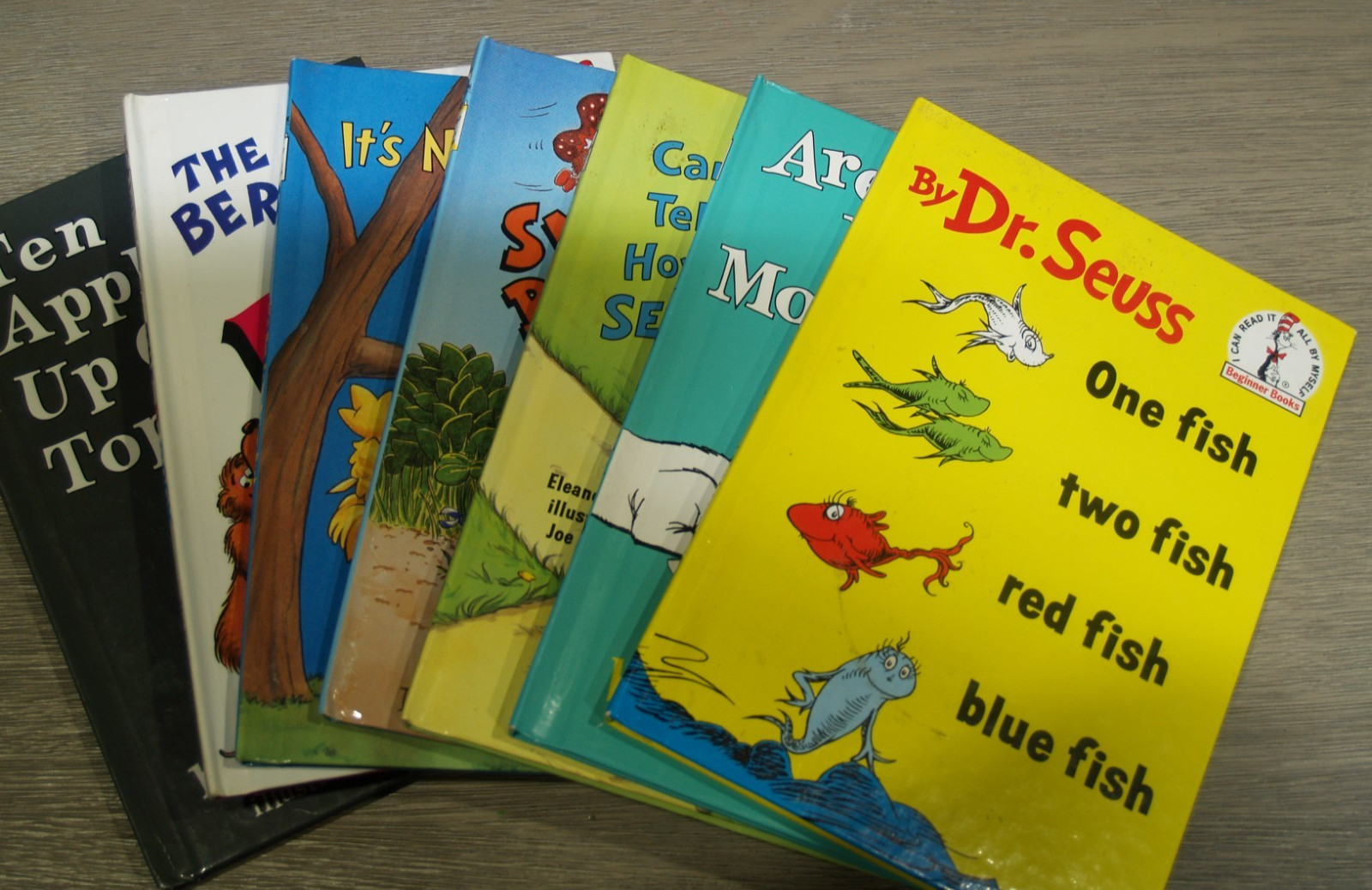 Lot of 18 Childrens Books!! Great for Young kids and Daycares!!