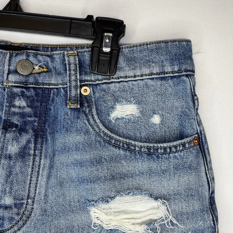 Lucky Brand Women’s 4/27 Distressed Cutoff Denim Shorts 90s Midi Short - Image 4 of 4