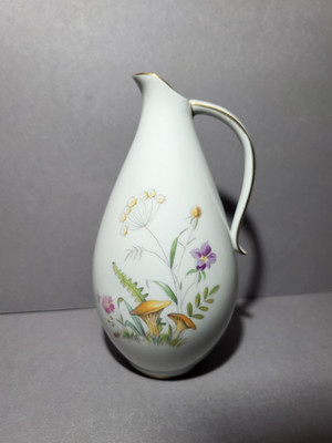 Henkelvase  - VEB Graf von Henneberg - Ilmenau, 19 cm. Goldrand, Blumenmotiv