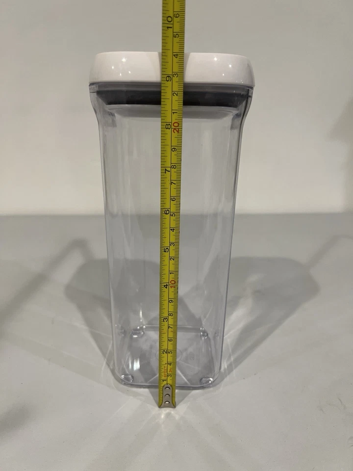 Contenedor de almacenamiento de alimentos OXO Good Grips POP 1,5 cuartos de galón 1,4 L tapa blanca transparente. Foto 3 de 4