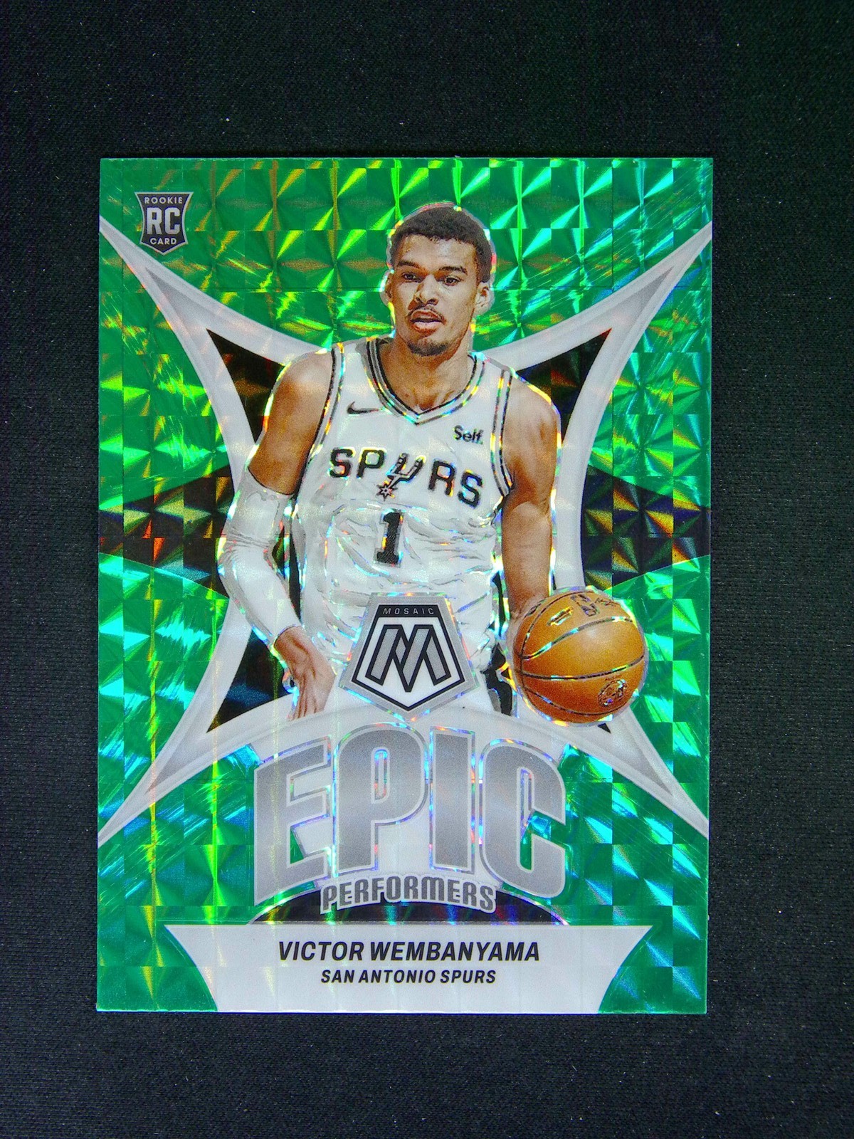 2023-24 Panini Mosaic Victor Wembanyama #12 RC Epic Performers Green