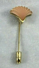 Vintage WHITING & DAVIS Frosted Pastel Pink Fan Shell Gold Tone Stick Pin