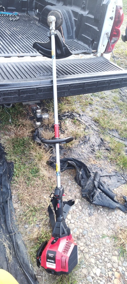 Troy-Bilt TB304S 30cc 4-Cycle 17 In. Straight Shaft Gas Trimmer 41BD304S766 - Image 2 of 4