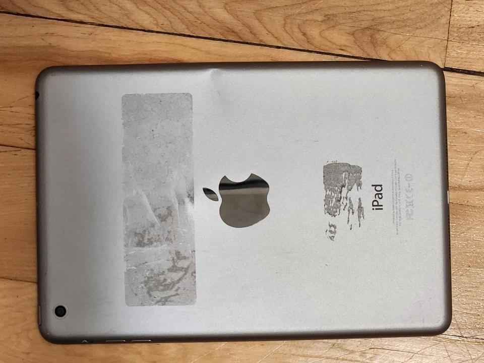 Ipad mini 1st gen black AS-IS, Fully Working, Cracked Screen FOR MONITOR/DISPLAY - Image 3 of 4