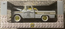 M2 Machines 1958 Chevrolet Apache Cameo R125 Chase