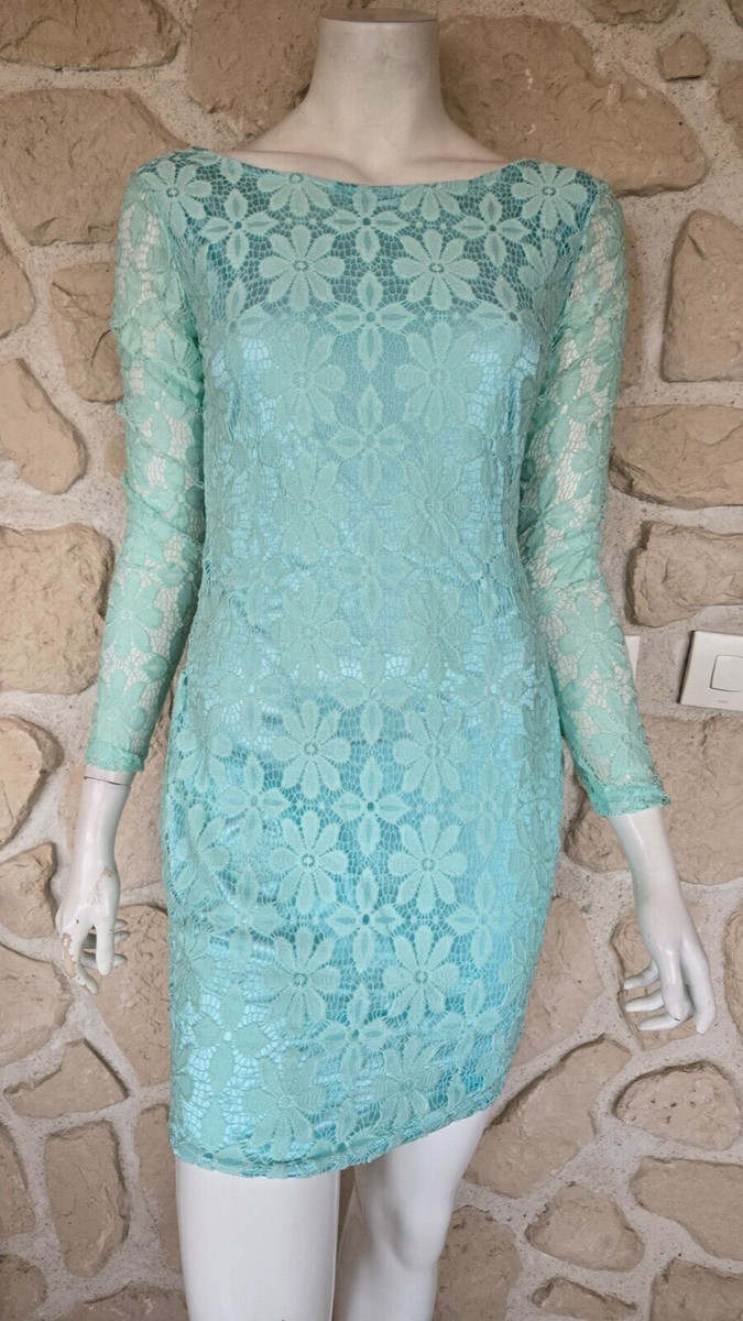 Robe en dentelle bleue dos nu neuve (li)