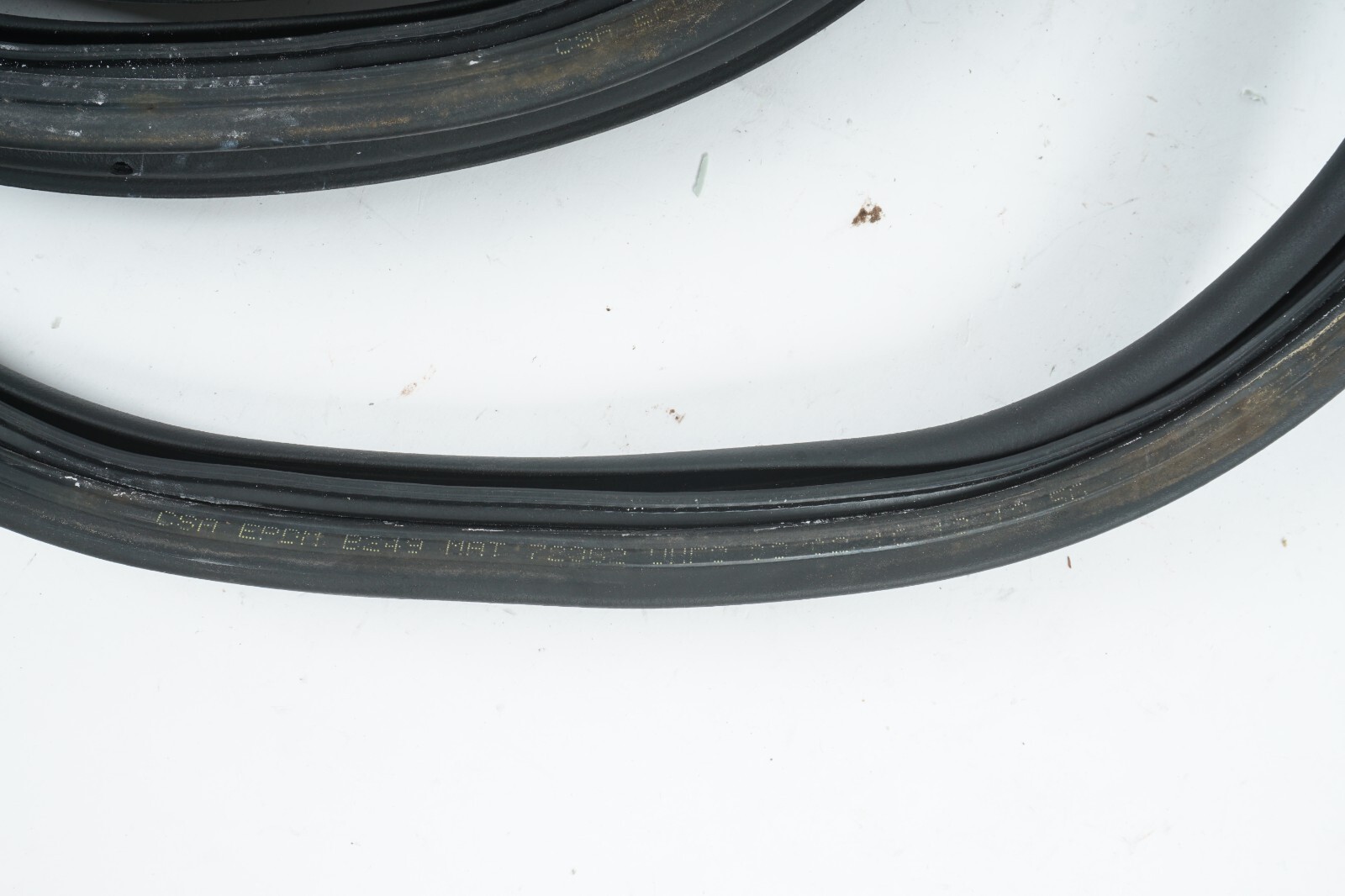 2014-2017 MASERATI QUATTROPORTE RUBBER GASKET TRUNK LID WEATHERSTRIP SEAL OEM
