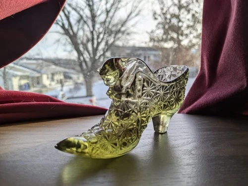 Vintage Fenton Art Glass Shoe – Light Green – Daisy & Button