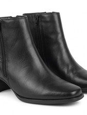 G.H. Bass  Co. "Vienna" Dark Brown Leather Square Toe Ankle Boots   Size 9M