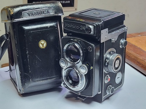 Yashica 24 TLR für 6x6 auf 120 / 220 Film, 80mm f/3.5 Yashinon komplett getestet, Case