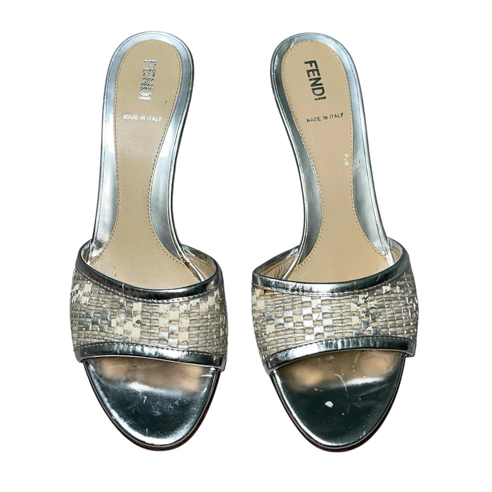 Tacones Fendi Vintage Cuero Plateado Gatito Talla 38 EE. UU. Talla 7,5 Foto 3 de 4