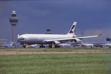 Dia Airbus A340 Cathay Pacific Flugzeug 35mm ungerahmt O110-2-5