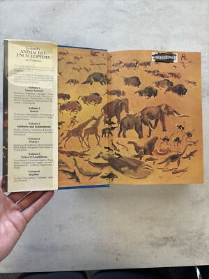 Animal Life Encyclopedia by Dr. Bernhard Grzimek / 1974 Volume 5