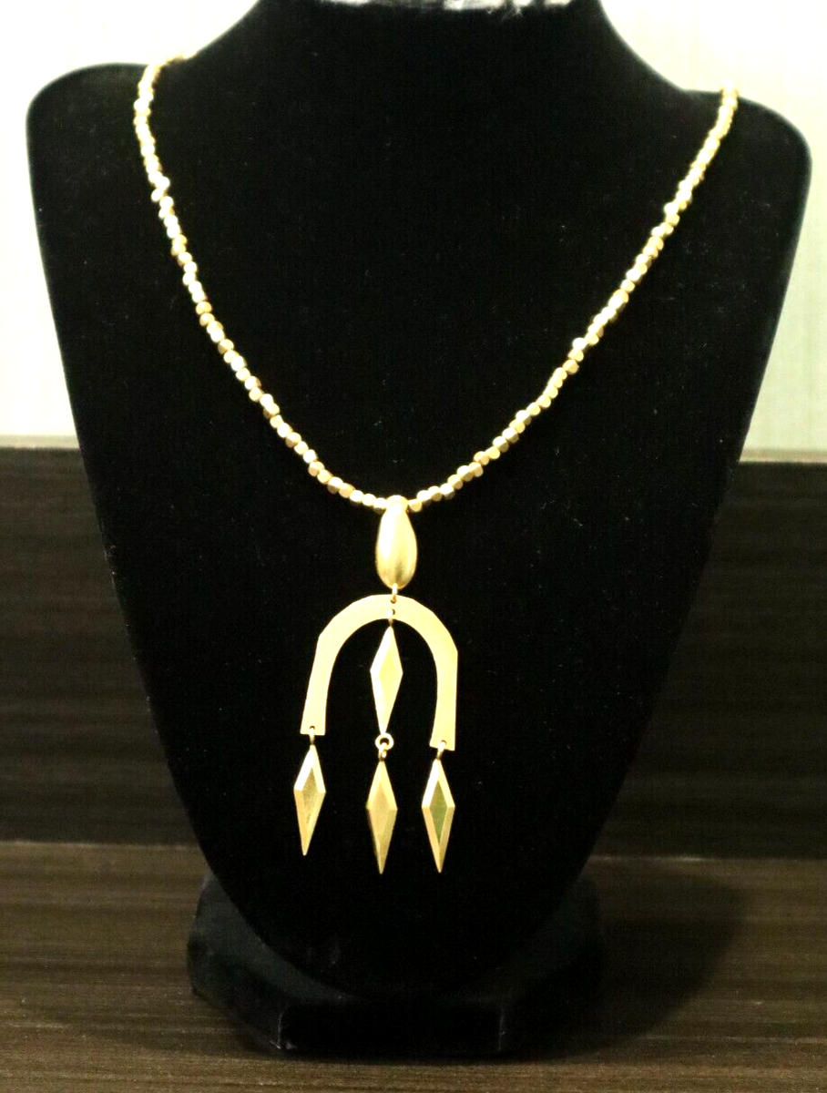 ミュージシャン HYSFORM TIMEPIECE NECKLACE Stone Spearhead Necklace — Men's Geometric Necklace | MVMT