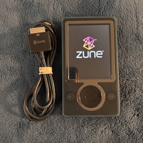 Microsoft Zune MP3 Player Bundle 30GB Black Model 1089 With Cable eBay