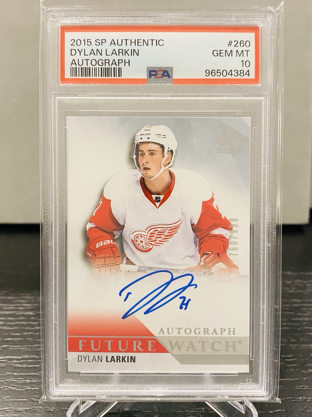 2015-16 Upper Deck SP Authentic Dylan Larkin Future Watch Auto Rookie PSA 10