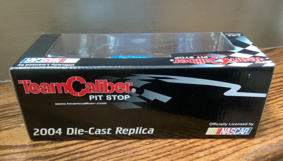 Team Caliber Pit Stop 2004 NASCAR #6 Mark Martin - Pfizer 1:24 Die-Cast Car - Image 4 of 4