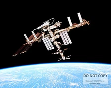 SHUTTLE ENDEAVOUR DOCKED TO INTERNATIONAL SPACE STATION  8X10 NASA PHOTO (DD669)