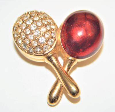 Gestempelt SWAN Goldton SWAROVSKI Kristall Rote Emaille MARAKAS Form Pin Brosche
