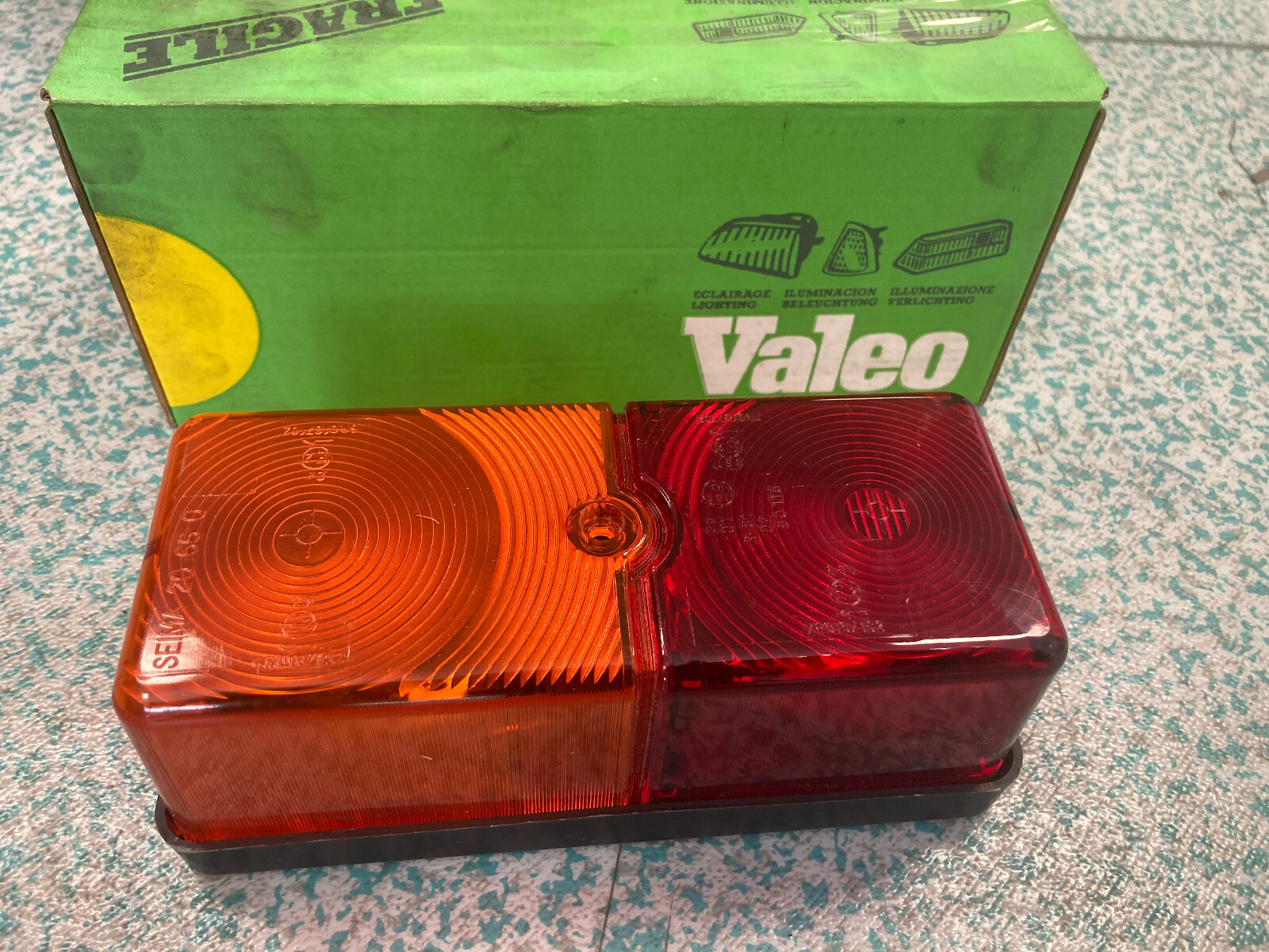 Feu Valeo 085033 qualité origine pour châssis plateau Renault Trafic Master