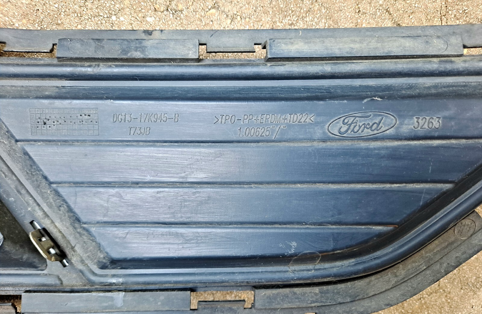 20132019 Ford Taurus Front Lower Bumper Grille OEM 2014 2015 2016 2017