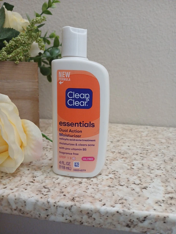 Crema hidratante Clean & Clear de doble acción sin aceite para el acné 4, oz caducidad: 12/2025 Foto 2 de 3